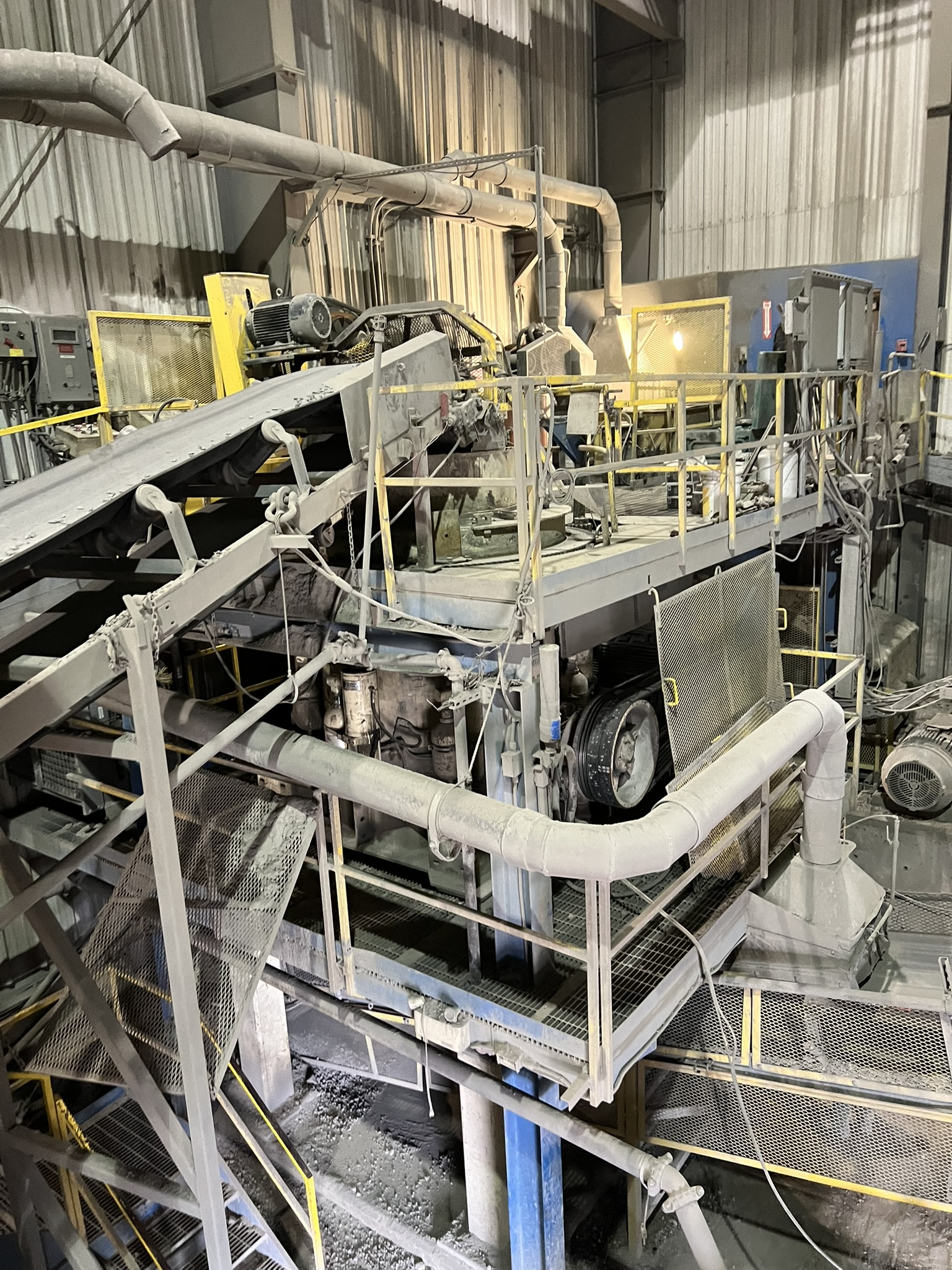 JTR heavy industrial repair environment with conveyors and maintenance platforms
